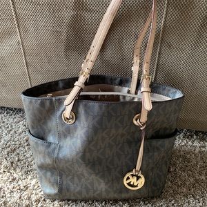 Michael Kora tote